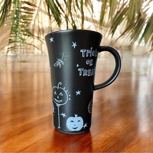 RARE 2007 Starbucks Trick or Treat Halloween Mug – 14oz - Black & White - Picture 2 of 9